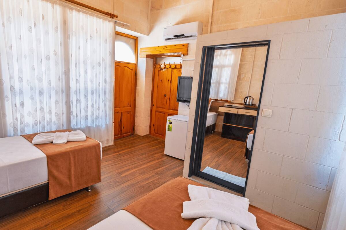 Chambre Confort, vue cour intérieure | Wi-Fi gratuit