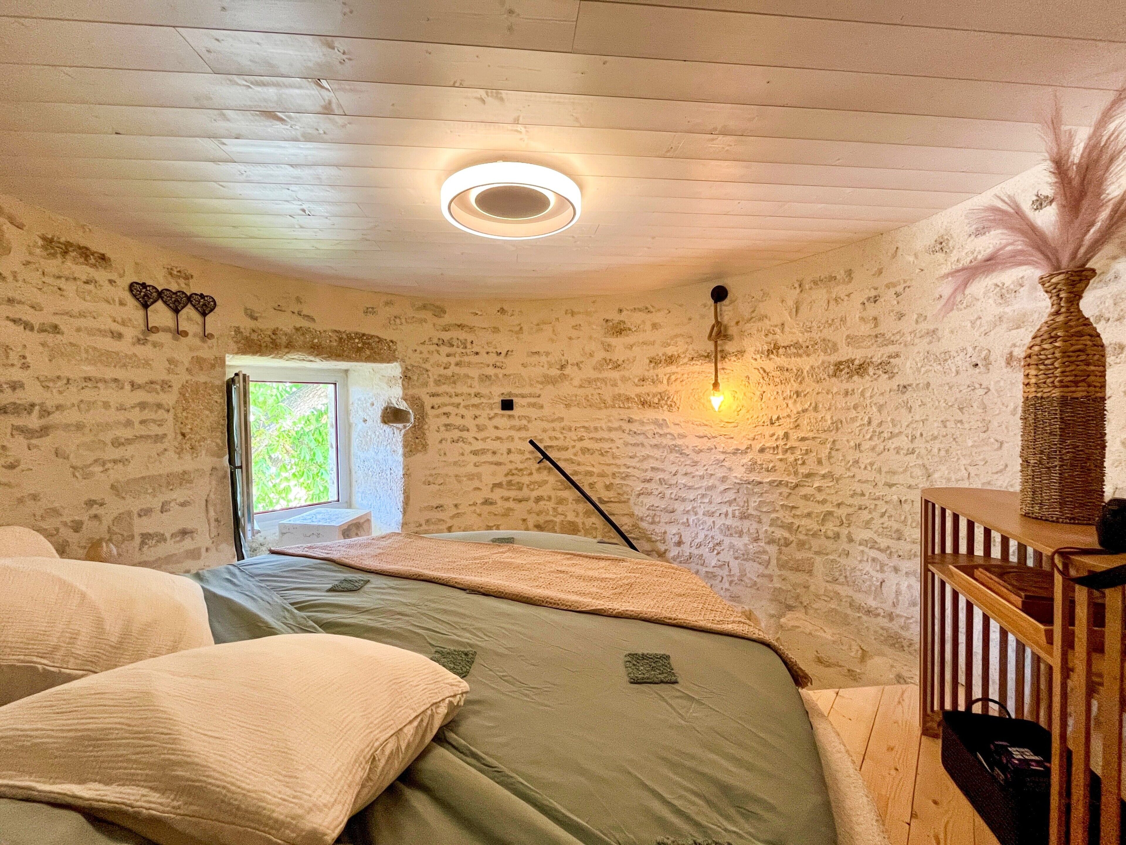 1 slaapkamer, een strijkplank/strijkijzer, wifi, beddengoed