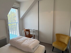 Room - House with parking, pets welcome - 6 guests (Le Home Varaville)
