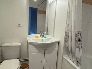Bathroom - House with parking, pets welcome - 6 guests (Le Home Varaville)