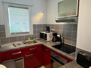 Coffee/tea maker, fridge, microwave, oven - House with parking, pets welcome - 6 guests (Le Home Varaville)