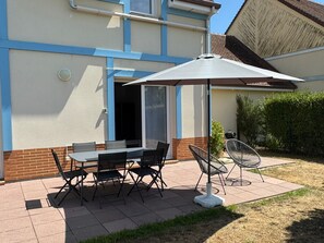 Outdoor dining - House with parking, pets welcome - 6 guests (Le Home Varaville)