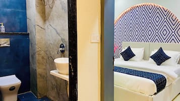 Luxury Apartment, Balcony, City View | Bathroom | Free toiletries, hair dryer, slippers, soap
