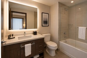 Bathroom - Spacious Studio Downtown Stay Near Entertainment District (Toronto)