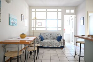 Interior - S376 - Sirolo, three-room apartment with a furnished balcony and parking space. (Sirolo)