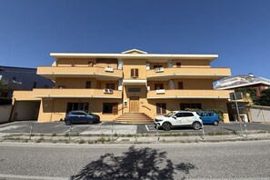 Exterior - S376 - Sirolo, three-room apartment with a furnished balcony and parking space. (Sirolo)
