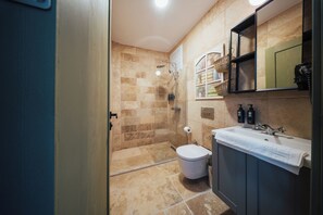 Superior Room, Balcony, Sea View | Bathroom | Shower, hair dryer, towels, soap - Serotonin (Ayvacık)