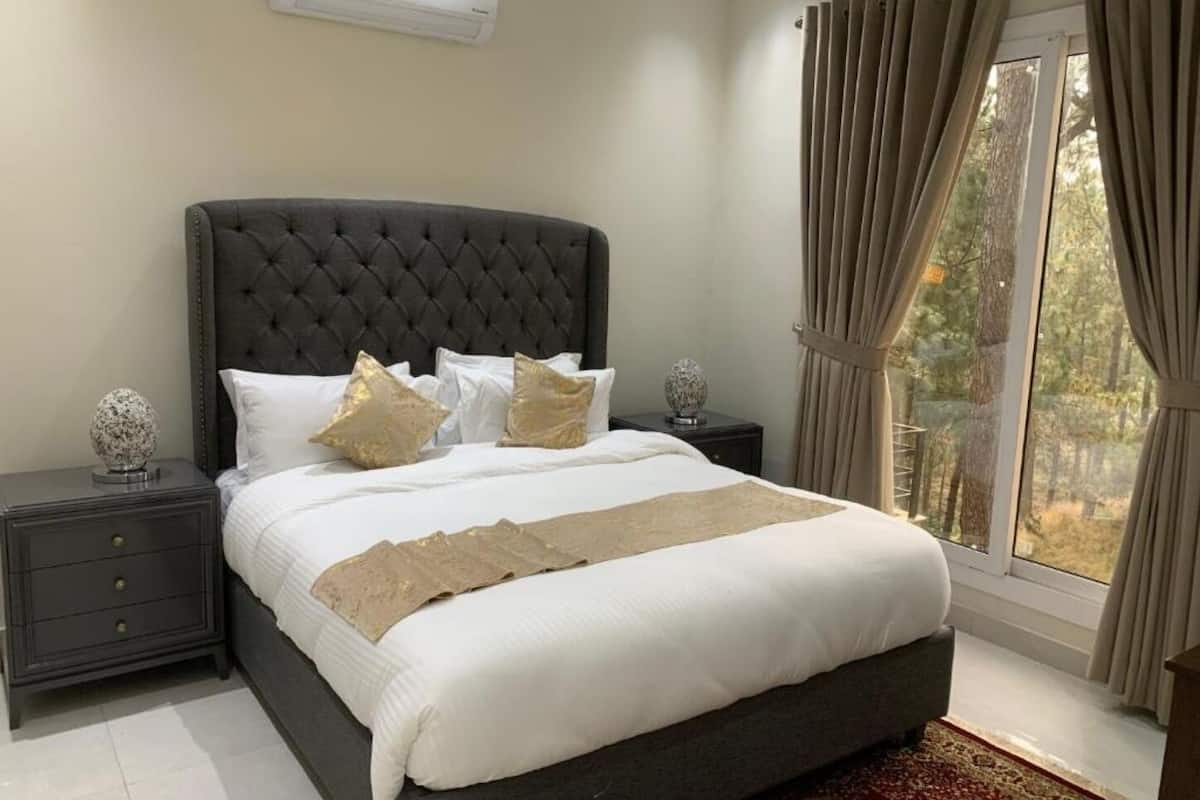 Deluxe-Suite | Hochwertige Bettwaren, schallisolierte Zimmer, Bügeleisen/Bügelbrett