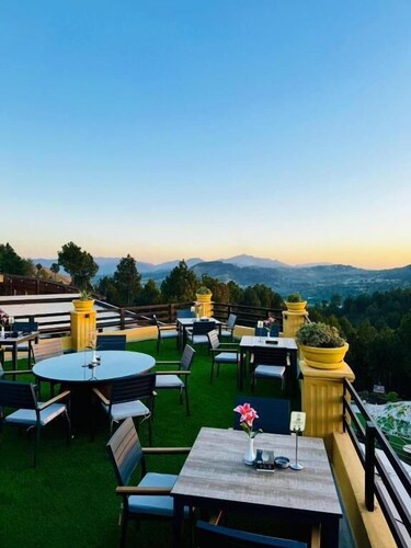 Hidden Hills Hotel & Resort