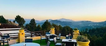 Hidden Hills Hotel & Resort