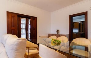 Apartment | Dining - villa maria caetana (Frazão)