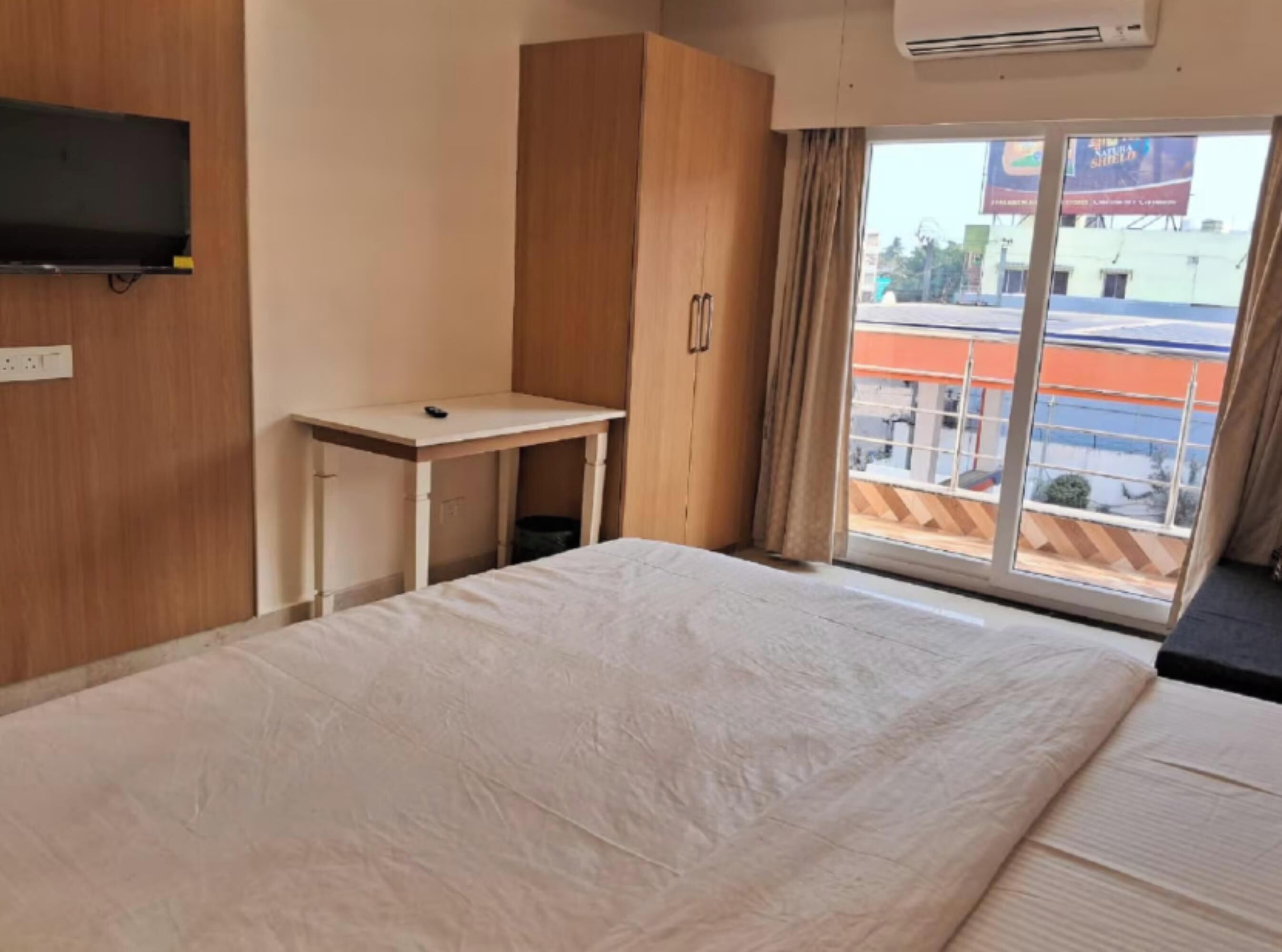 Deluxe Double Room, City View