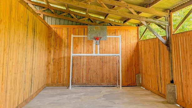 Sports court - For additional rooms, please contact us before booking (Challain-la-Potherie)