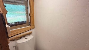 Bathroom - For additional rooms, please contact us before booking (Challain-la-Potherie)