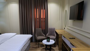 ベーシック ダブルルーム シティビュー | セーフティボックス (室内)、デスク、アイロン / アイロン台、WiFi (無料)