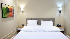 ベーシック ダブルルーム シティビュー | セーフティボックス (室内)、デスク、アイロン / アイロン台、WiFi (無料)