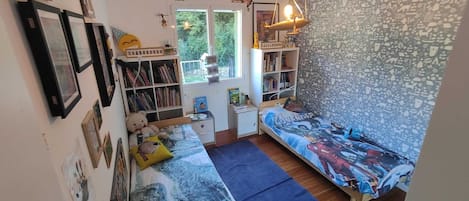 3 bedrooms, iron/ironing board, free WiFi