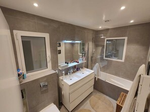 Bathroom - Enjoyable 3-bedroom house with AC and swimming pool in charming Nice (Nice)