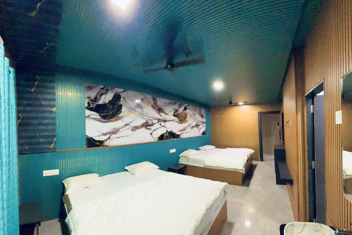 Habitación doble ejecutiva | Ropa de cama de alta calidad y escritorio