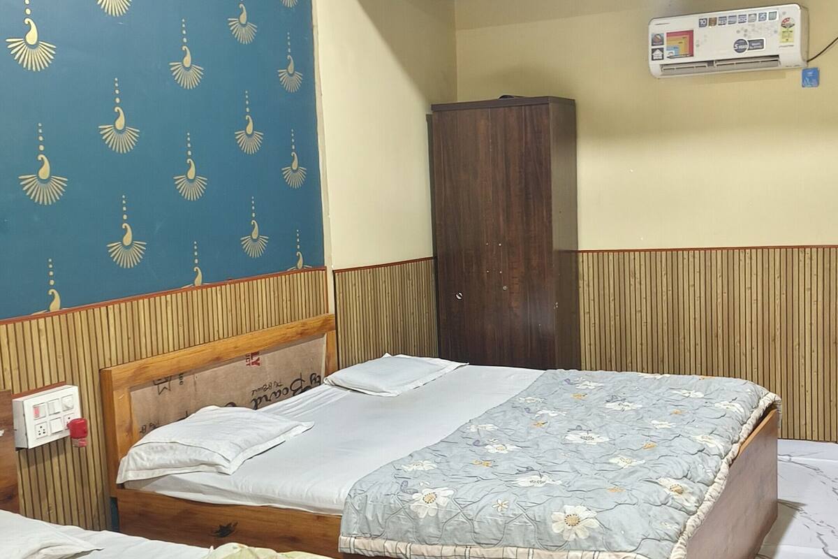 Habitación doble Deluxe | Ropa de cama de alta calidad y escritorio