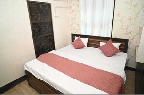 Desk, laptop workspace, free WiFi - Anjali Palace and Suites (Shani Shignapur)