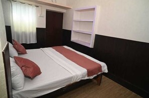 Desk, laptop workspace, free WiFi - Anjali Palace and Suites (Shani Shignapur)