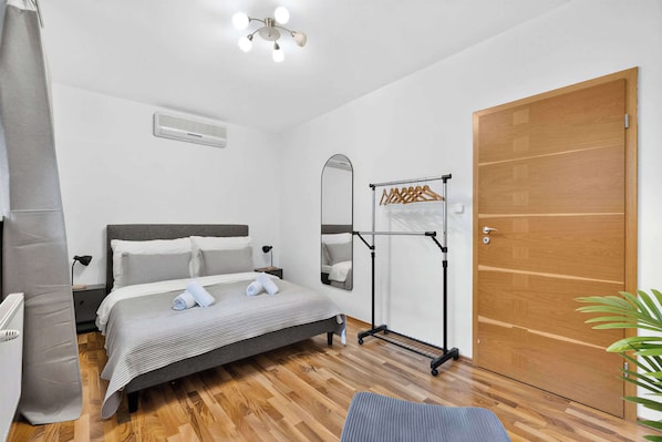 2 bedrooms, iron/ironing board, WiFi, bed sheets