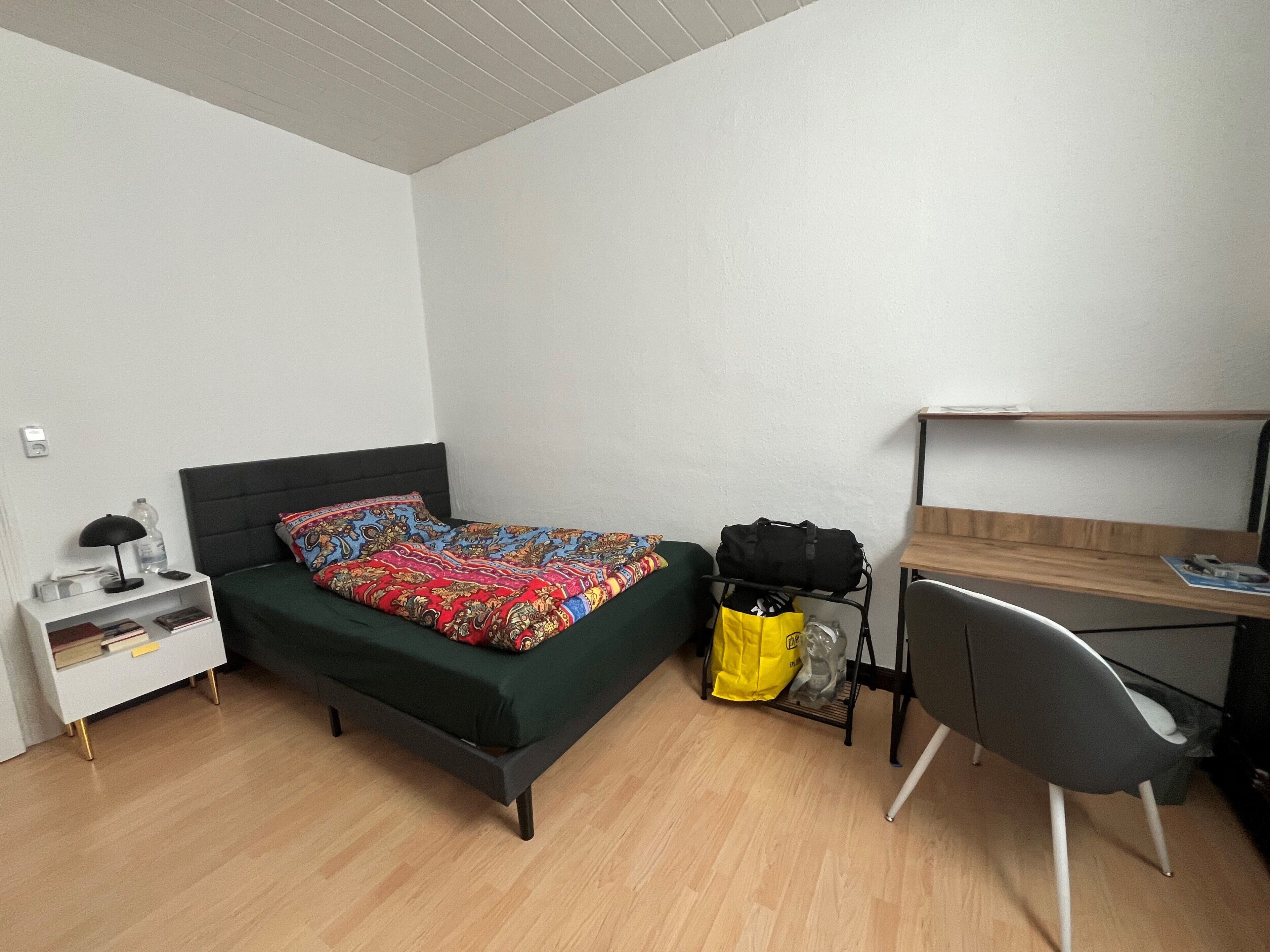 4 slaapkamers, een strijkplank/strijkijzer, internet, beddengoed
