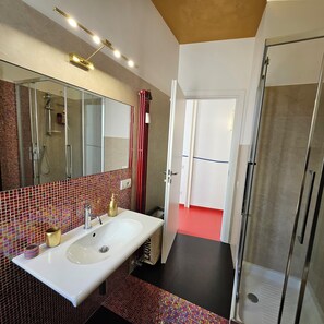 Bathroom - Vrbo Property (Roma)