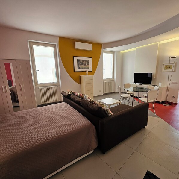 Interior - Vrbo Property (Roma)