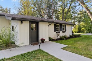 Exterior - Lovely 1 Bed Ranch Close to all Attractions (Canandaigua NY)