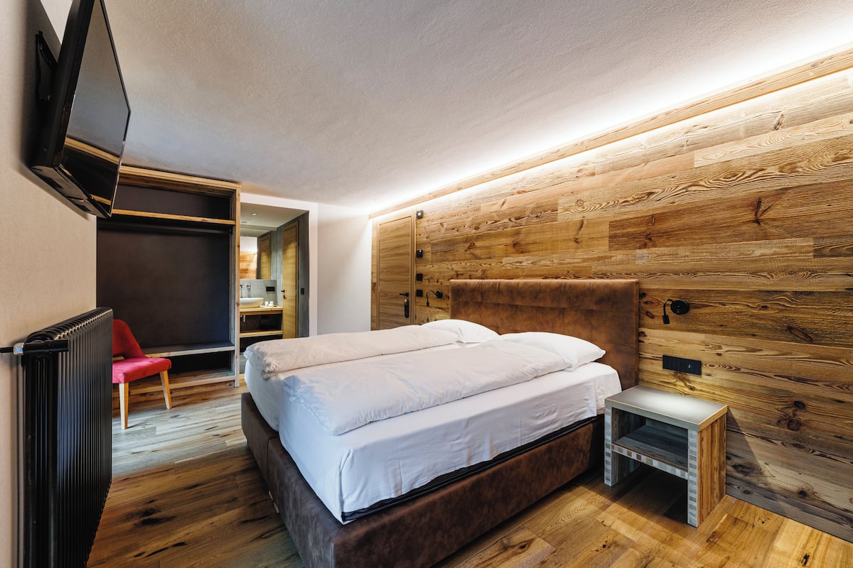 Deluxe Double Room, Balcony, Mountain View