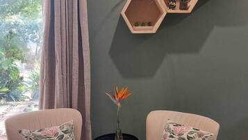 Deluxe Double Room, Mountain View | Interior