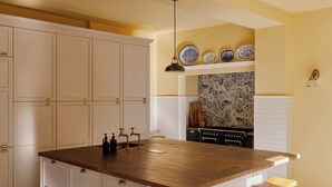Private kitchen - Arboris – Historisches Gutshaus mit privatem Park am Naturschutzgebiet. (Wusterhausen/Dosse)