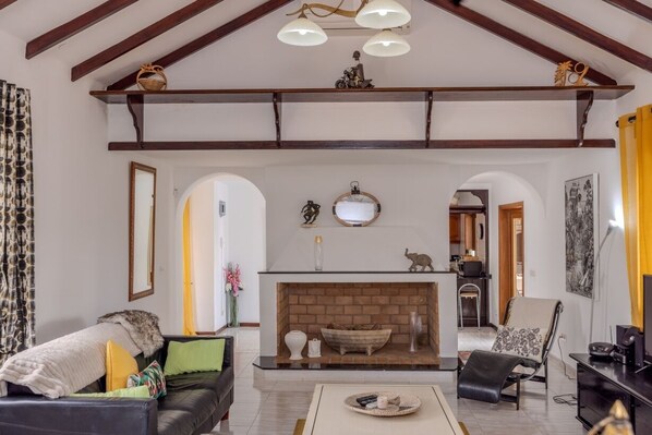 Living area - 3 Bedroom Villa with Air Conditioning, Parking and Pool (Tías)