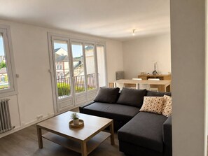 Unclassified image, 4 of 25, button - The Banks of the Iton • Downtown • 3 bedrooms • 2 bathrooms (Évreux)