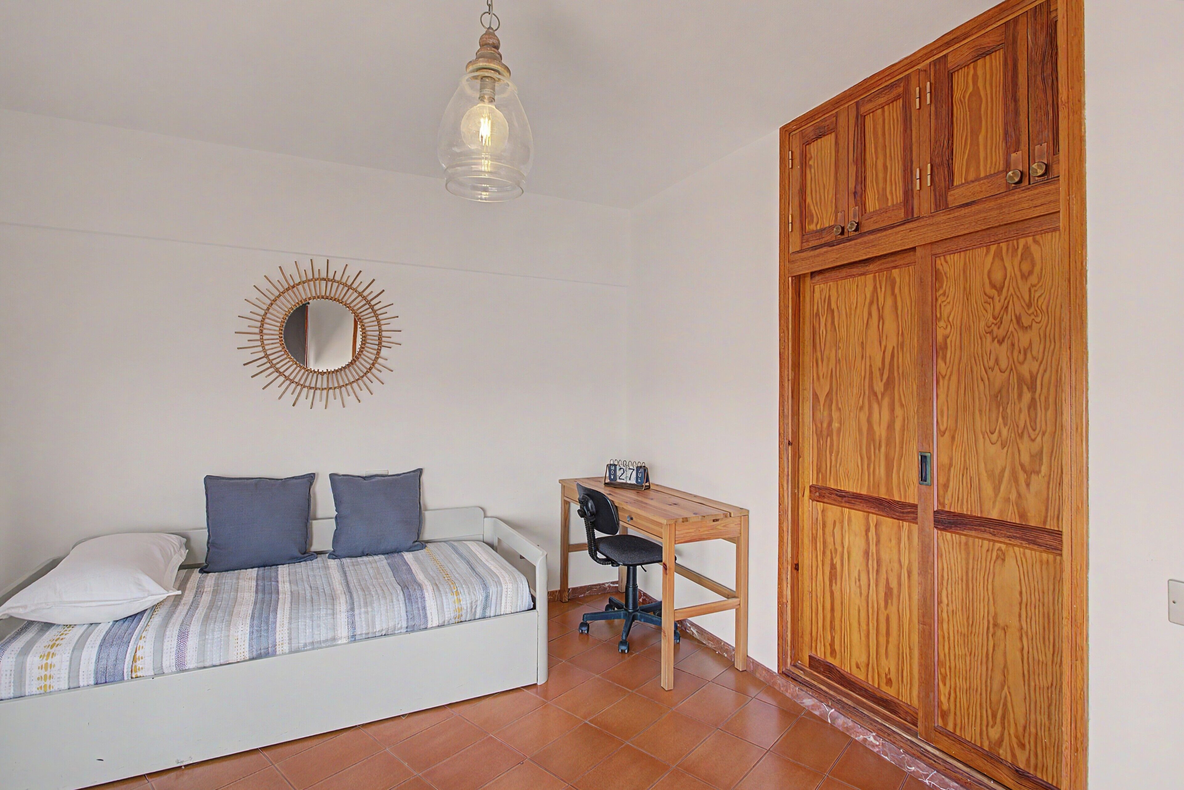 3 slaapkamers, een strijkplank/strijkijzer, wifi, beddengoed
