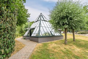 Exterior - Villa 'Traumhaus Am See' with Lake View, Private Terrace and Wi-Fi (Wesel)