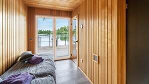Unclassified image, 4 of 45, button - Villa 'Traumhaus Am See' with Lake View, Private Terrace and Wi-Fi (Wesel)