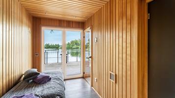 Strykjärn/strykbräda, wi-fi och sängkläder