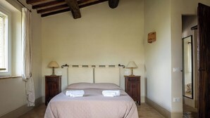 2 camere, ferro/asse da stiro, Wi-Fi gratuito