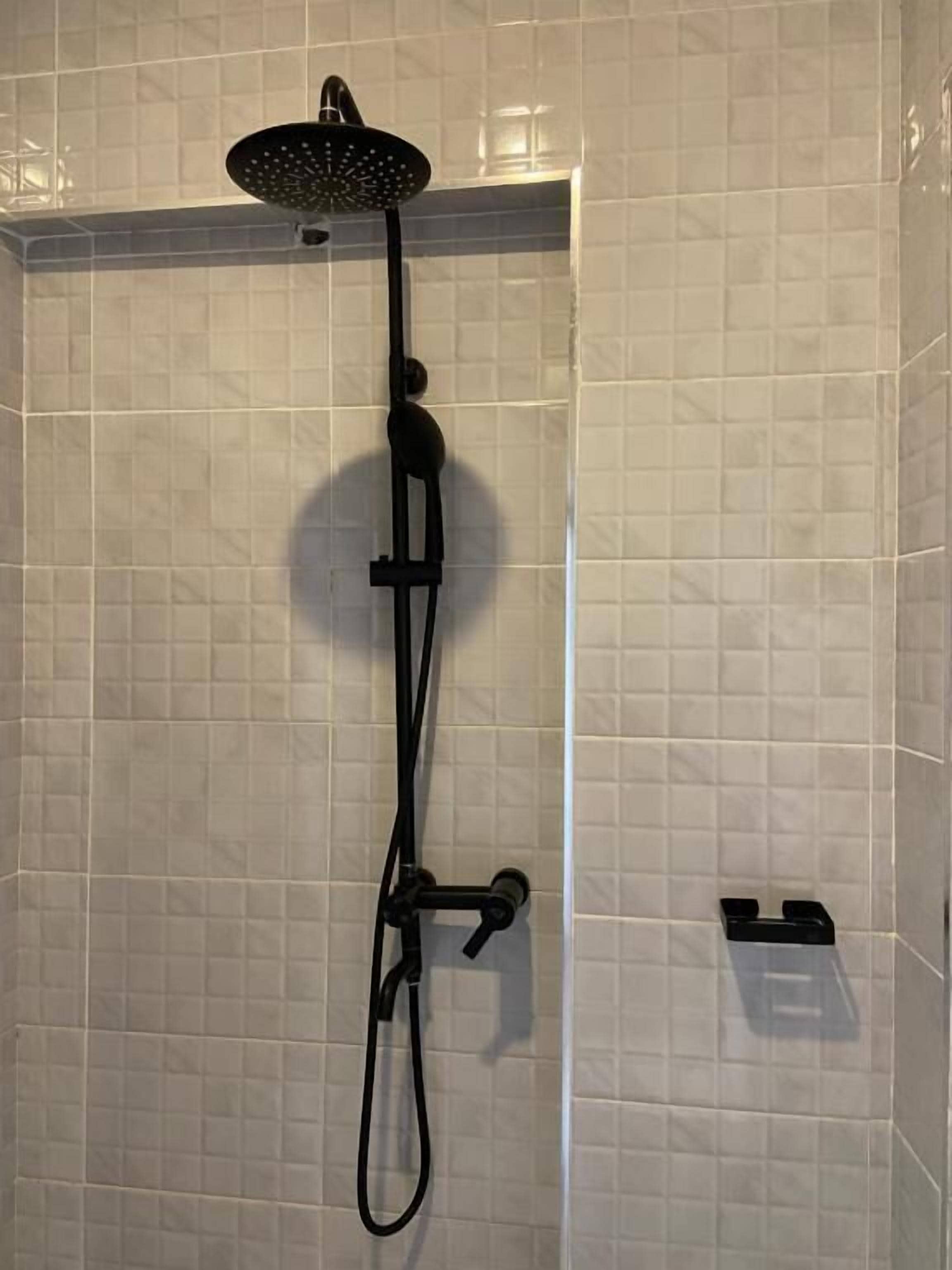 Executive Single Room | Bathroom | Shower, free toiletries, slippers, towels