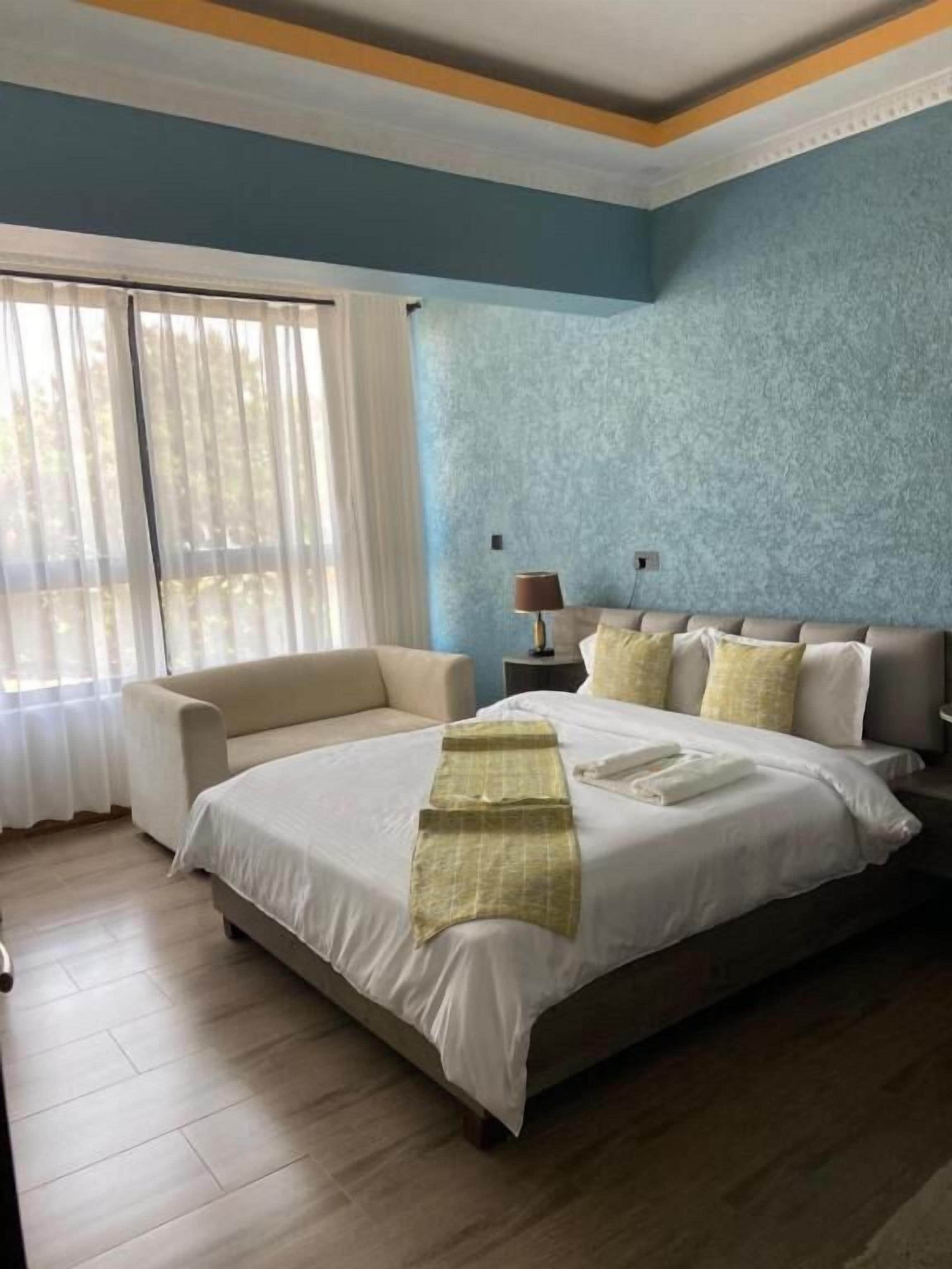 Habitación doble Deluxe | Wifi gratis, decoración personalizada y muebles diferentes 