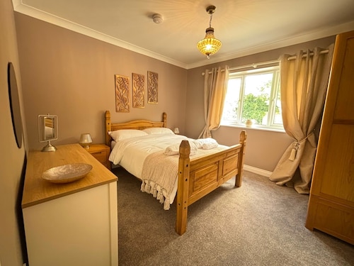 Lavender Cottage - Sleeps 12+ Hot Tub, Games Room, Pet Friendly