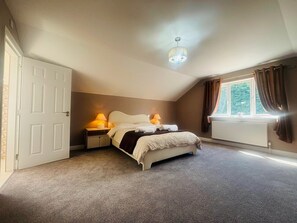 Room - Lavender Cottage - Sleeps 12+ Hot Tub, Games Room, Pet Friendly (Burstwick)