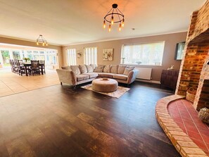 Living area - Lavender Cottage - Sleeps 12+ Hot Tub, Games Room, Pet Friendly (Burstwick)