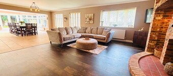 Lavender Cottage - Sleeps 12+ Hot Tub, Games Room, Pet Friendly