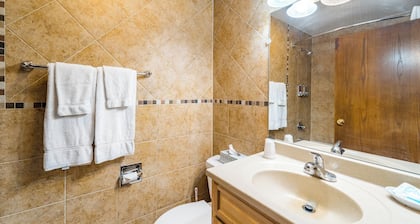 Cozy 1 Bedroom located on Granite Peak, Unit 1