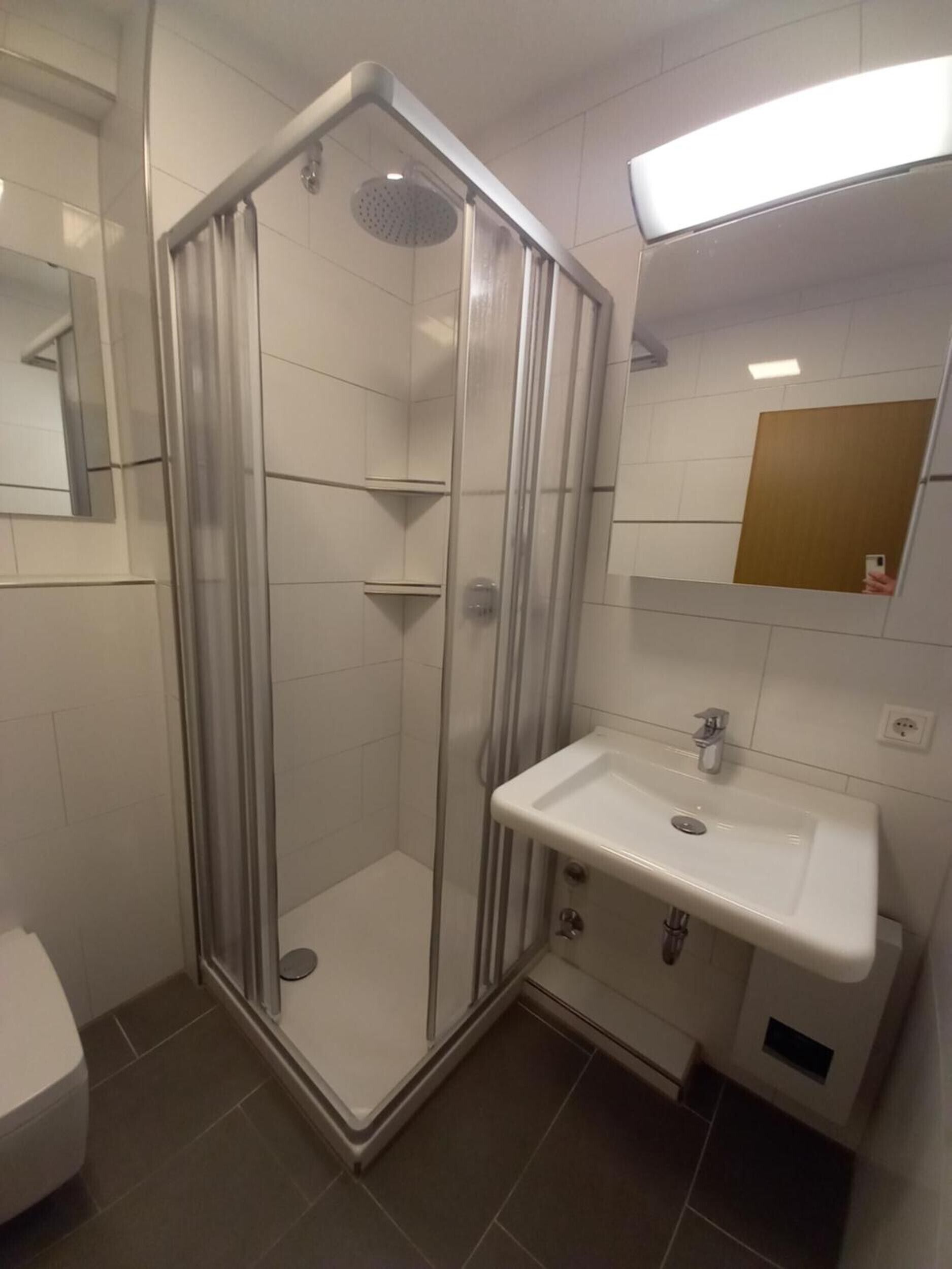 Dusche, Haartrockner, Handtücher