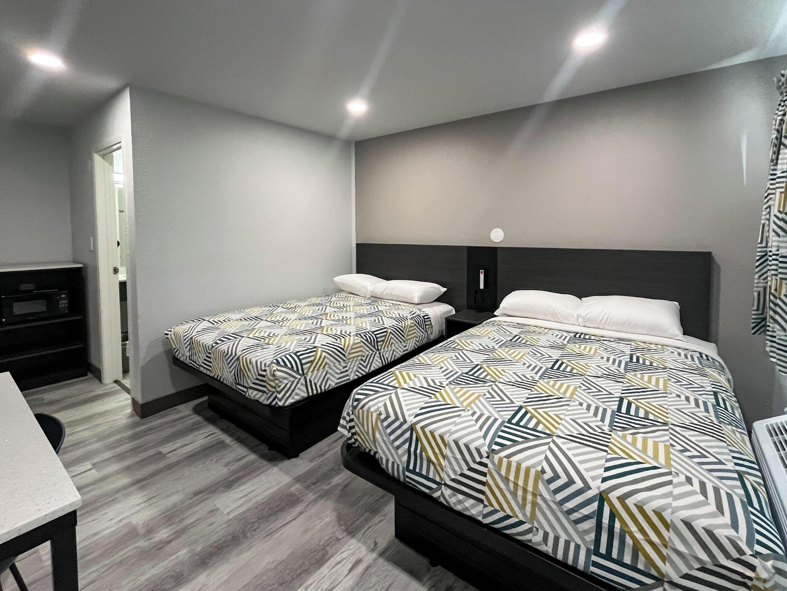 Habitación Deluxe, 2 camas dobles, no fumadores, frigorífico (Mircowave) | Wifi gratis y ropa de cama